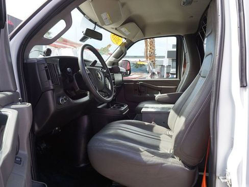 Used 2018 Chevrolet Express 2500 w/ Driver Convenience Package image 16