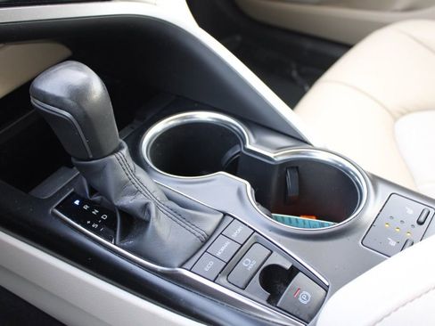 Used 2019 Toyota Camry XLE image 34