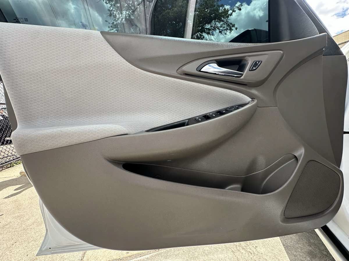 Used 2021 Chevrolet Malibu LS FWD image 19