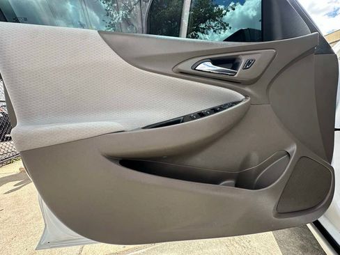 Used 2021 Chevrolet Malibu LS FWD image 19