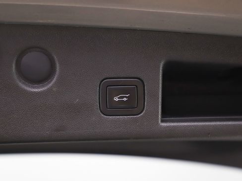 Used 2018 Chevrolet Equinox LT image 17