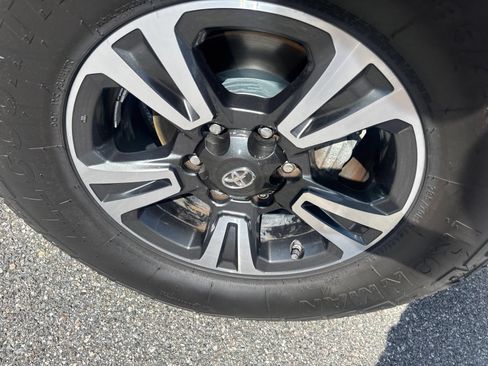 Used 2018 Toyota Tacoma SR RWD image 12