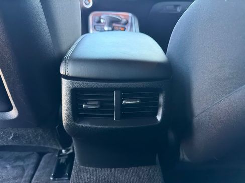 Used 2015 Dodge Challenger SXT RWD image 19