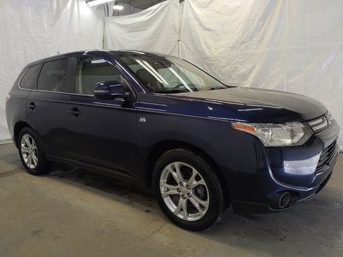 Used 2014 Mitsubishi Outlander GT AWD/4WD image 11