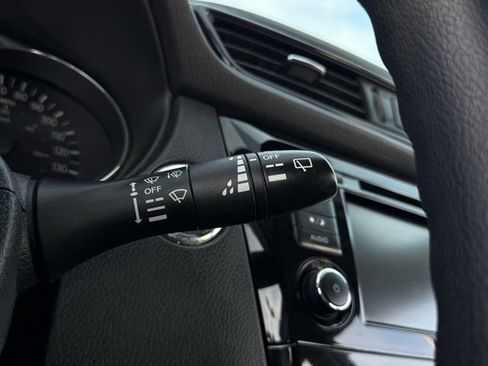 Used 2019 Nissan Rogue S image 12