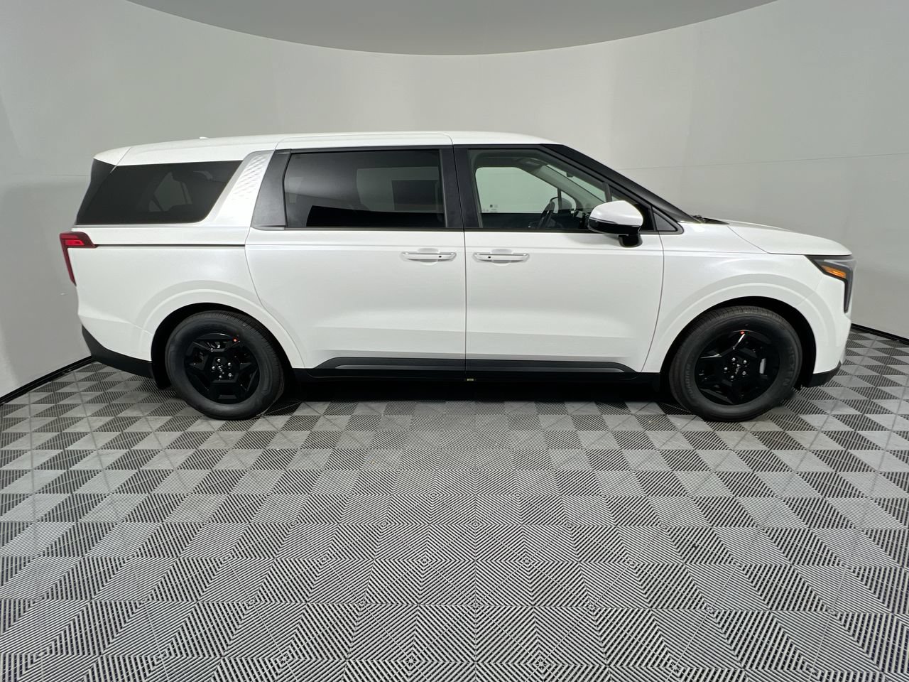 New 2026 Kia Carnival FWD image 2