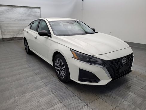 Used 2025 Nissan Altima 2.5 SV FWD image 13