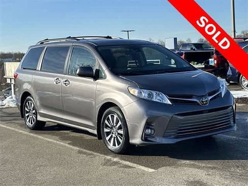 Used 2020 Toyota Sienna XLE image 33