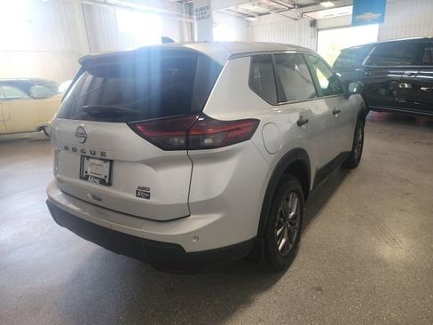 Used 2024 Nissan Rogue S AWD/4WD image 6