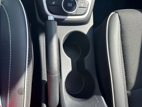 Used 2024 Hyundai Venue Limited image 25