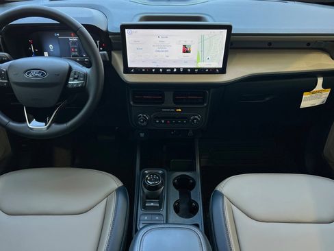 Certified 2025 Ford Maverick Lariat w/ 4K Tow Package AWD/4WD image 3