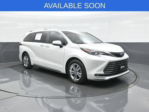 Used 2024 Toyota Sienna Platinum AWD/4WD image 1