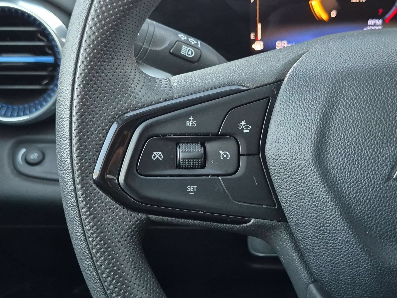 Used 2024 Chevrolet Trax LT FWD image 15