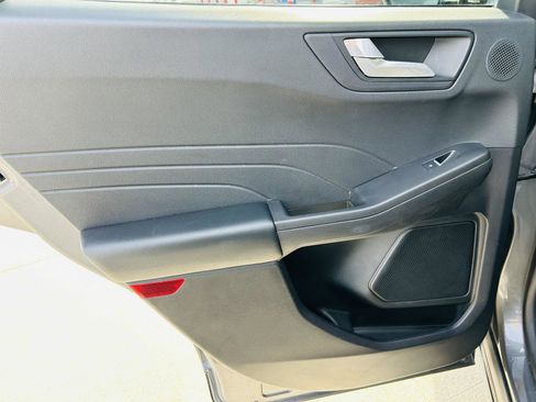 Used 2021 Ford Escape Titanium image 27