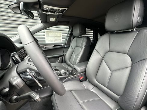 Used 2025 Porsche Macan AWD/4WD image 5