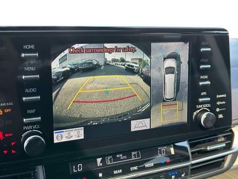 Used 2023 Toyota Sienna Platinum AWD/4WD image 36