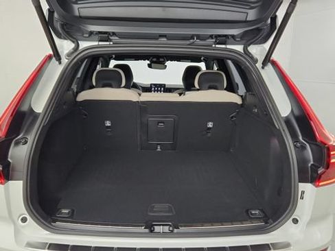 Certified 2026 Volvo XC60 B5 Plus w/ Protection Package Premier AWD/4WD image 38
