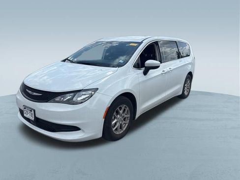 Used 2023 Chrysler Voyager LX FWD image 4
