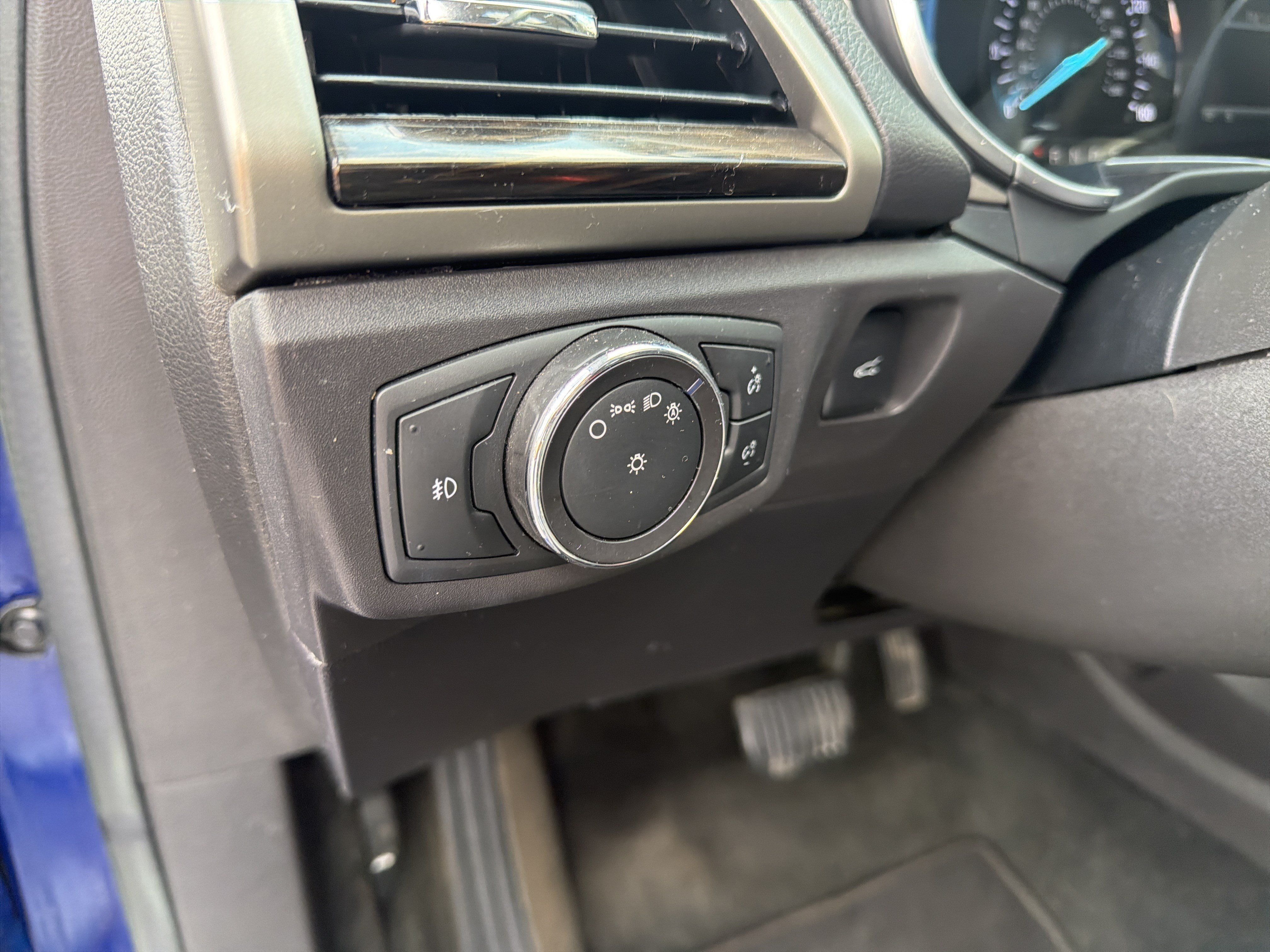 Used 2016 Ford Fusion SE w/ Equipment Group 202A FWD image 26