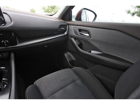 Used 2022 Nissan Rogue SV FWD image 13
