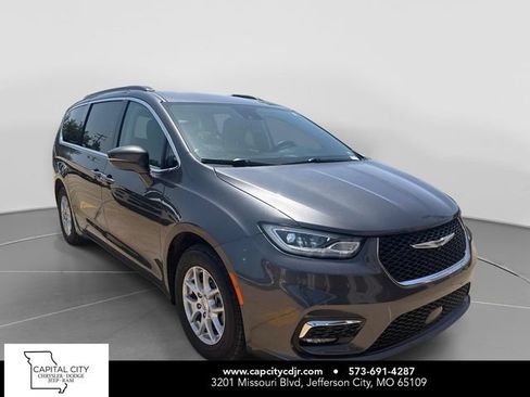 Used 2022 Chrysler Pacifica Touring-L FWD image 1
