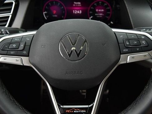 Used 2025 Volkswagen Atlas Peak Edition SE AWD/4WD image 17