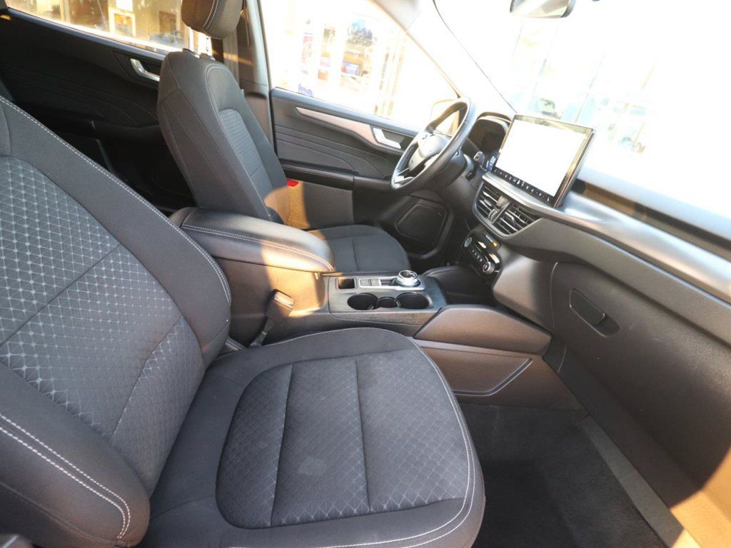 Used 2023 Ford Escape Active w/ Tech Pack #2 FWD image 9