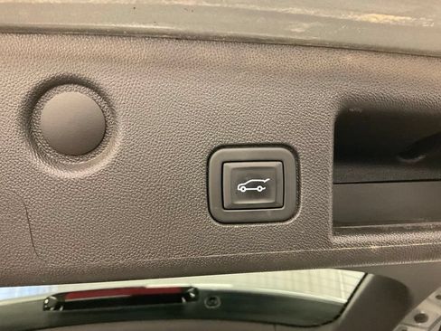 Used 2023 Chevrolet Equinox LT AWD/4WD image 25