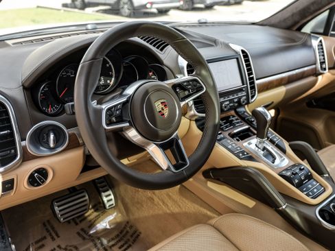 Used 2016 Porsche Cayenne Turbo w/ Premium Plus Package AWD/4WD image 2