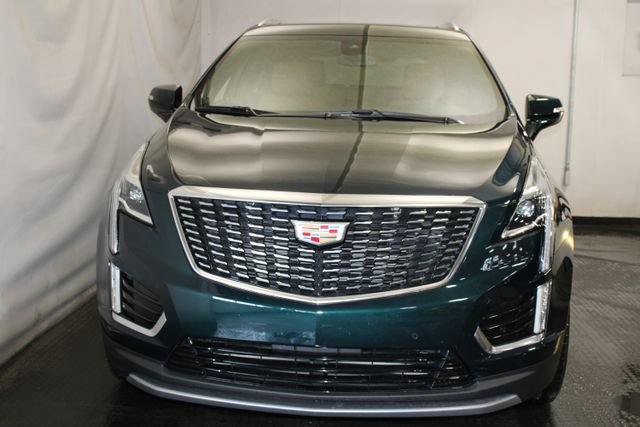 Certified 2025 Cadillac XT5 Premium Luxury AWD/4WD image 3