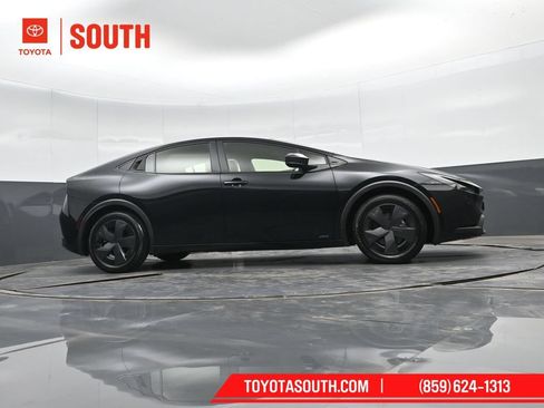 Used 2025 Toyota Prius LE AWD/4WD image 38