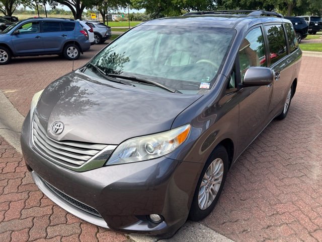 Used 2011 Toyota Sienna XLE FWD image 4