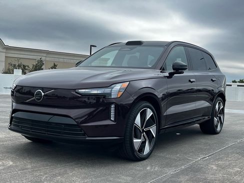 Used 2025 Volvo EX90 Ultra image 3