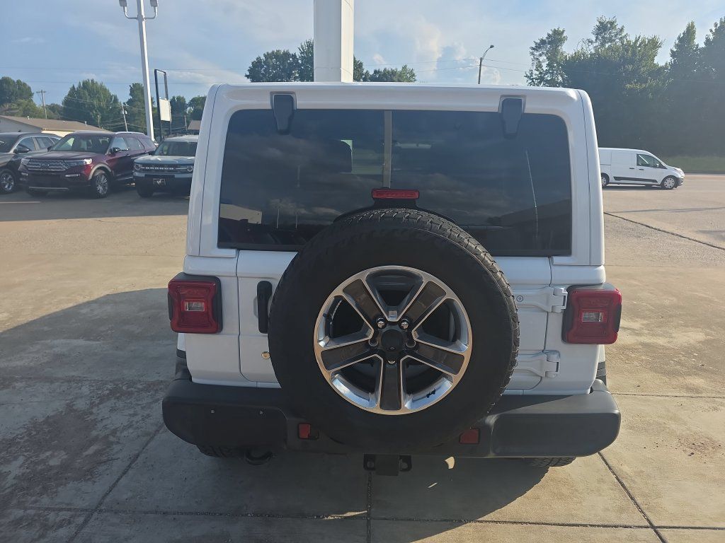 Used 2018 Jeep Wrangler Unlimited Sahara AWD/4WD image 4