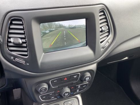 Used 2019 Jeep Compass Latitude image 36