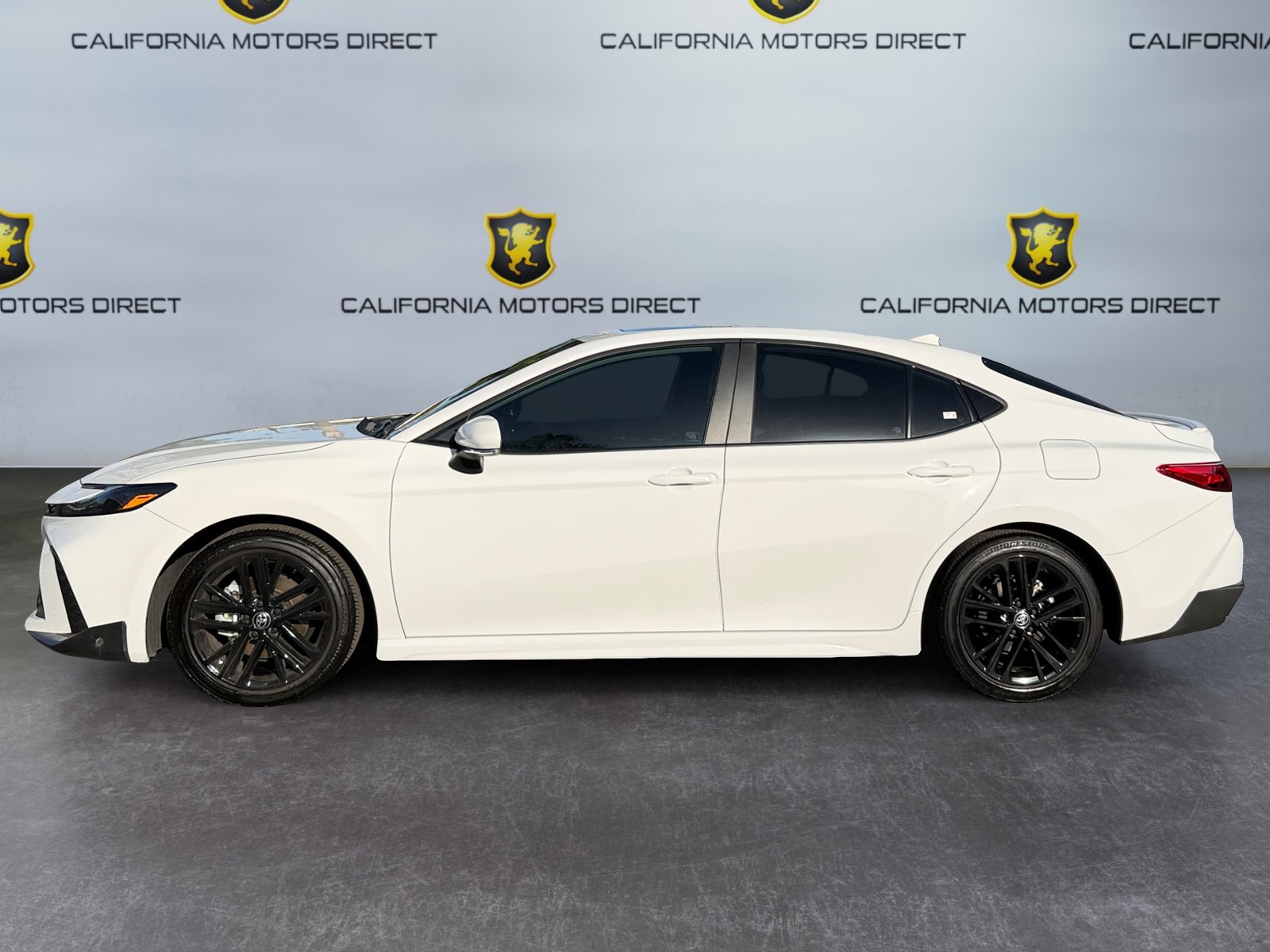 Used 2026 Toyota Camry SE w/ Multimedia Upgrade Package FWD image 2