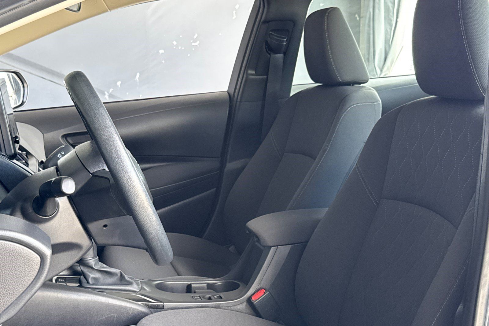 Used 2025 Toyota Corolla LE FWD image 5