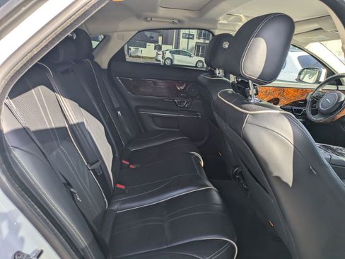 Used 2019 Jaguar XJ R-Sport RWD image 29