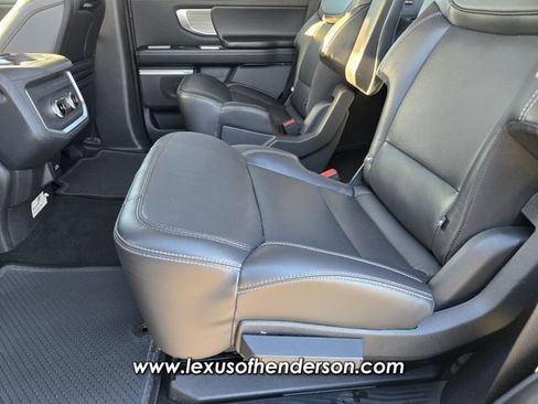 Used 2025 Ford Expedition Platinum AWD/4WD image 12