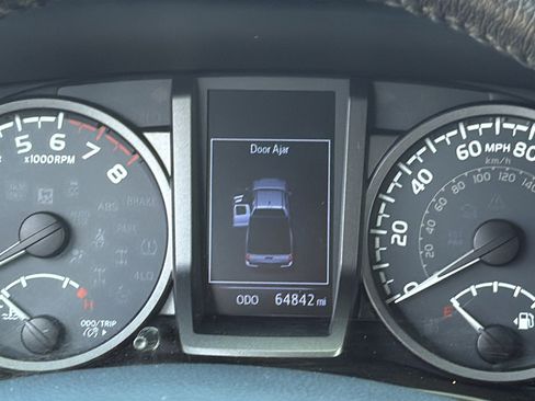 Used 2018 Toyota Tacoma TRD Sport AWD/4WD image 20
