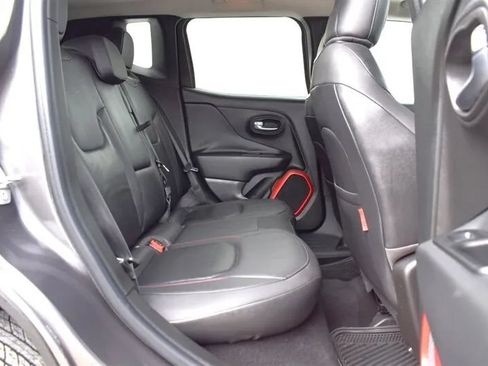 Used 2016 Jeep Renegade Trailhawk w/ Premium Trailhawk Package AWD/4WD image 28
