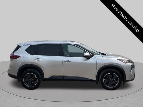 Used 2024 Nissan Rogue SV w/ SV Premium Package AWD/4WD image 5