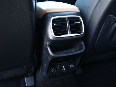 Used 2020 Hyundai Santa Fe Limited image 13