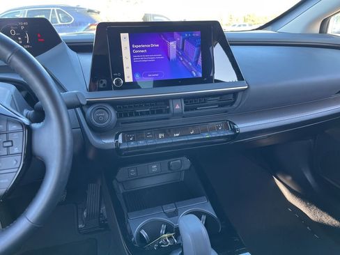 Used 2024 Toyota Prius XLE image 18