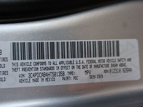 Used 2017 Dodge Journey SE w/ Flexible Seating Group image 48