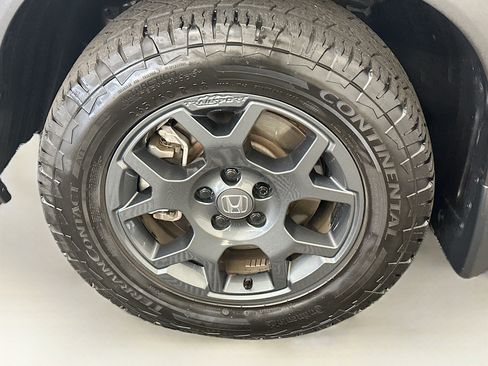 Used 2025 Honda Pilot TrailSport image 37
