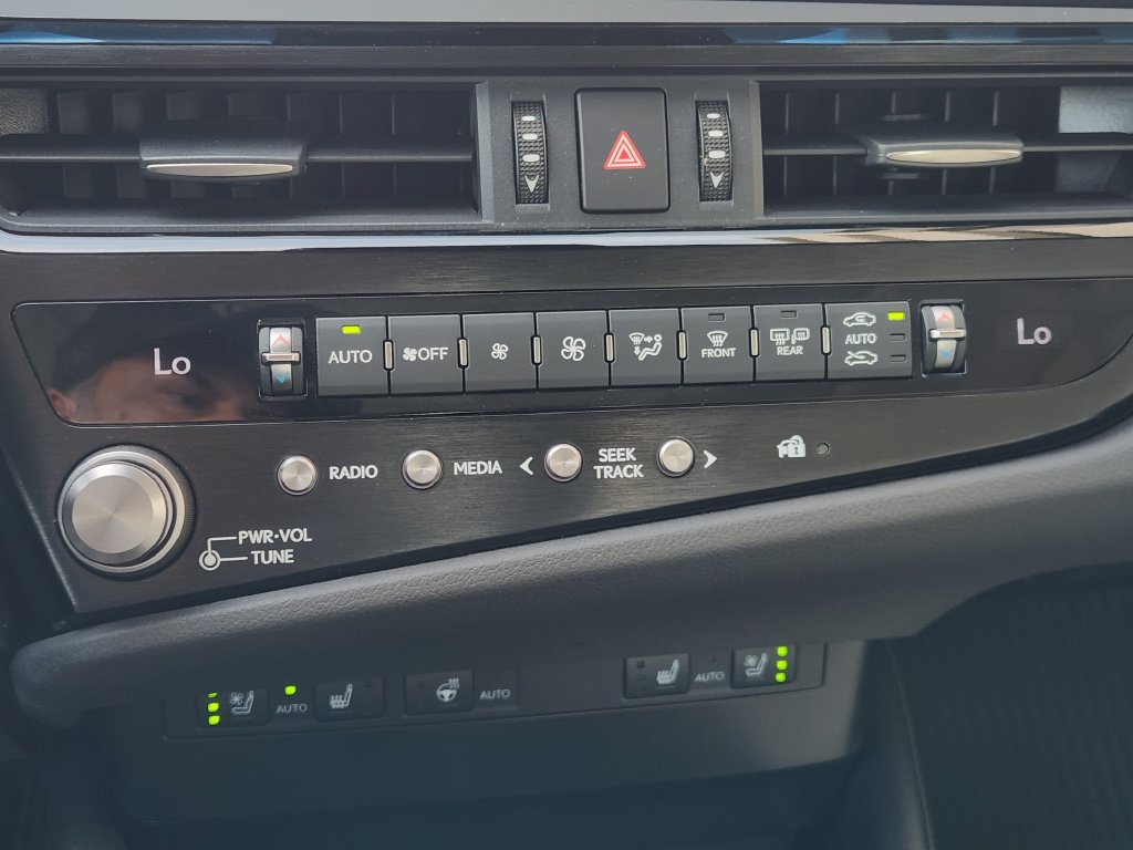 Certified 2024 Lexus ES 350 w/ Premium Package FWD image 17