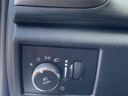 Used 2020 Jeep Grand Cherokee Laredo AWD/4WD image 15