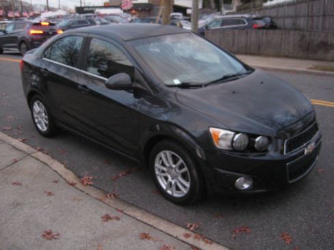 Used 2015 Chevrolet Sonic LT w/ Wheels and Fog Lamp Package FWD image 3