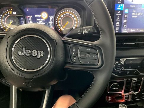 Used 2026 Jeep Gladiator Rubicon AWD/4WD image 23